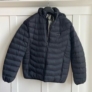 Heated puffer jacket with rechargeable battery pack